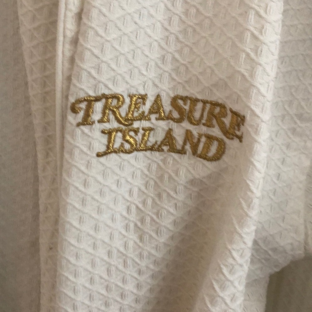 Treasure Island Spa Robe - Picture 3 of 4